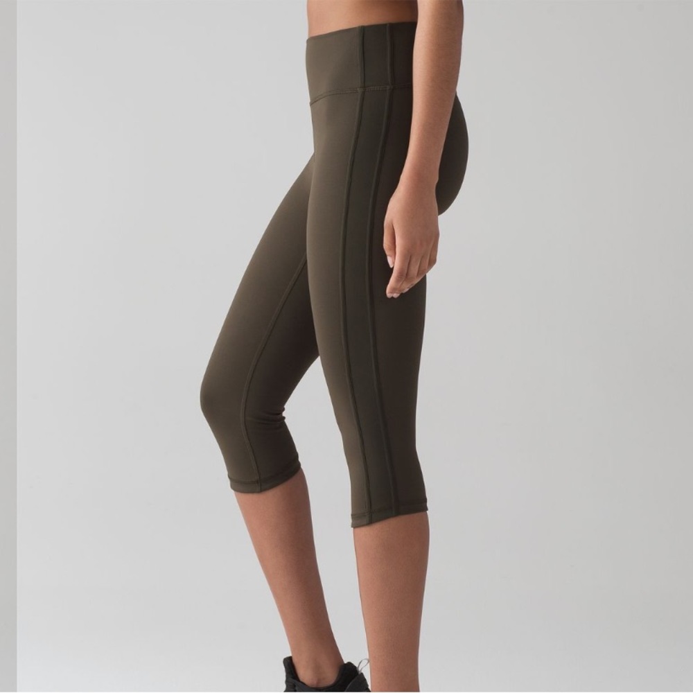 25 Lululemon Squad Goals Crop (17") Leggings Dark Olive Sz 4